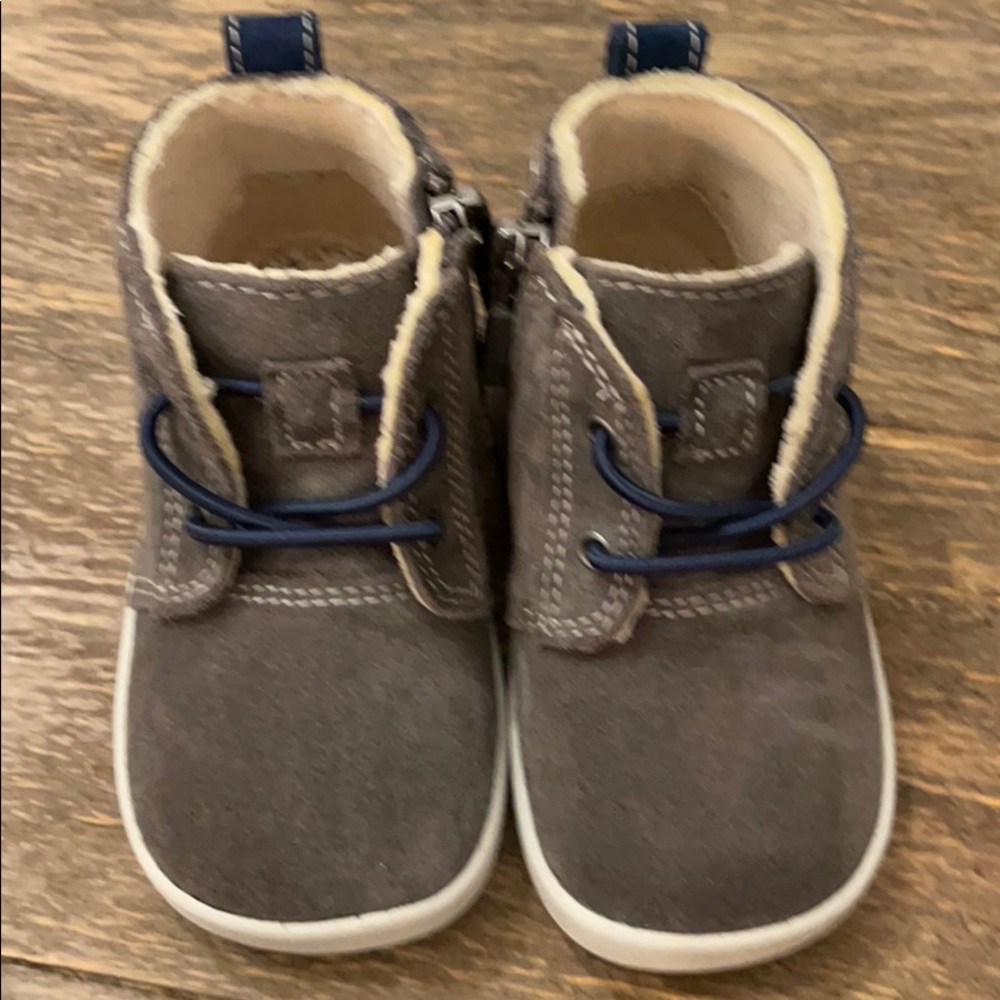 New!! UGG - Grey Baby Boots size 4/5